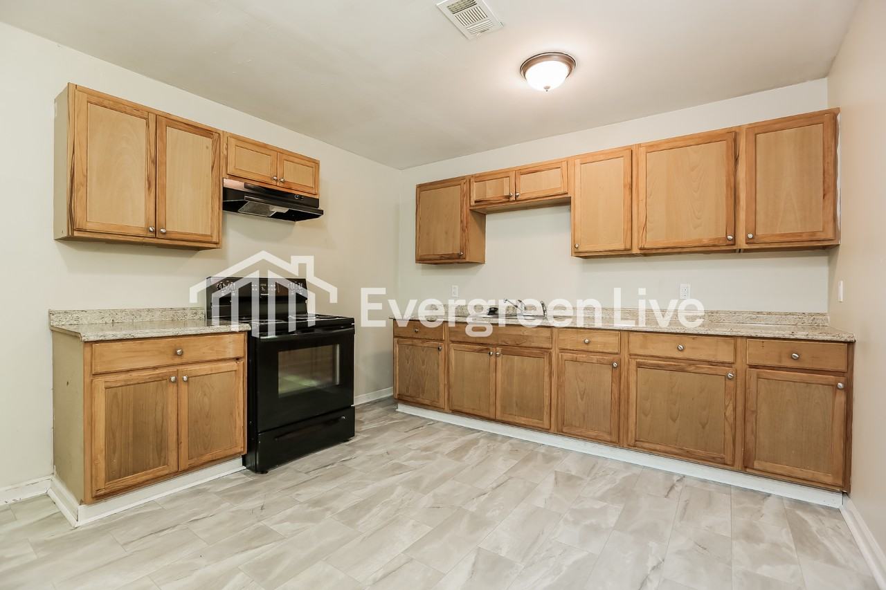 2405 Linda Ln - Photo 5 of 15