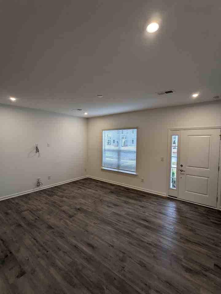 16228 Leading St - Photo 2 of 14