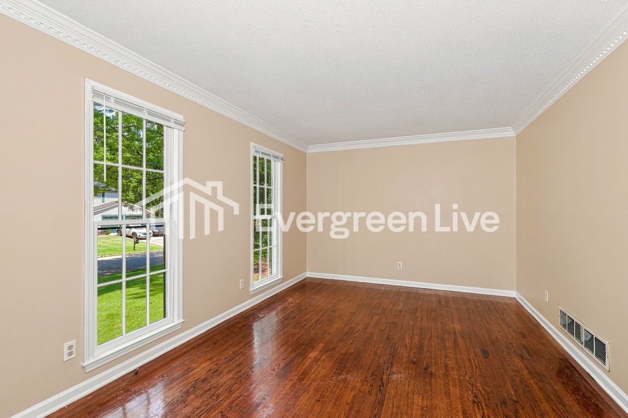 160 Chinquapin Cir - Photo 3 of 15