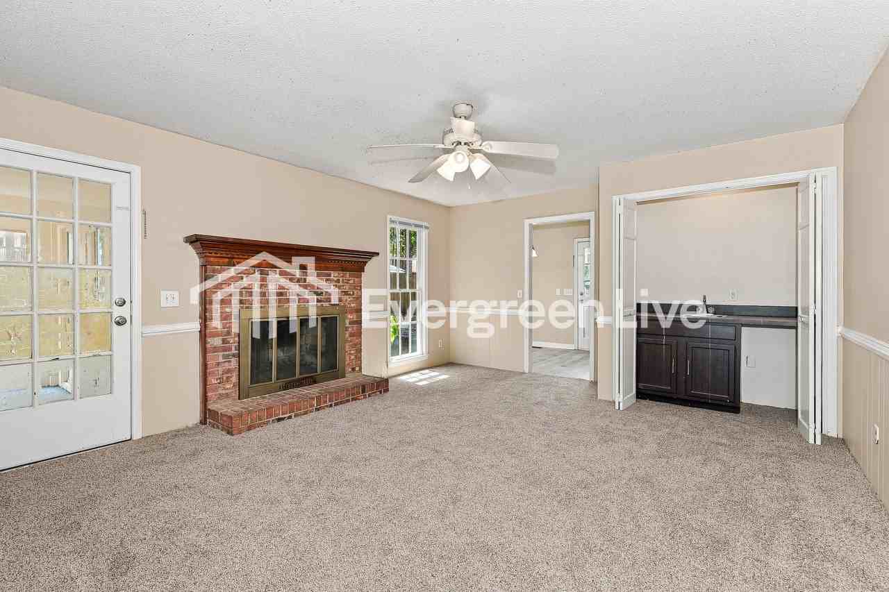 160 Chinquapin Cir - Photo 4 of 15