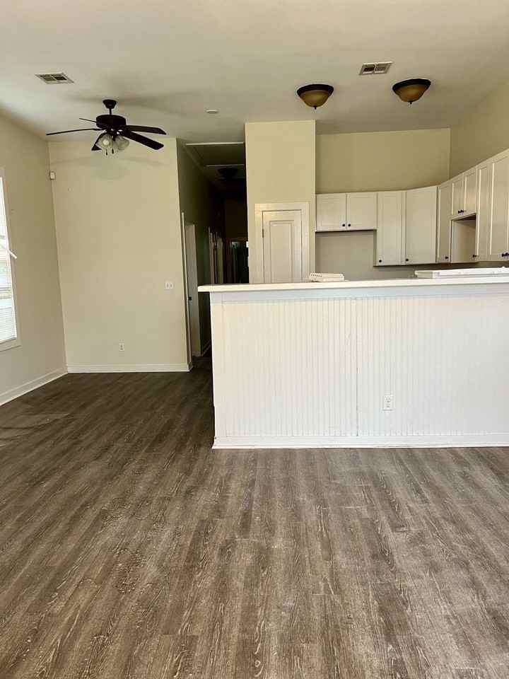 2400 Mazant St - Photo 2 of 3