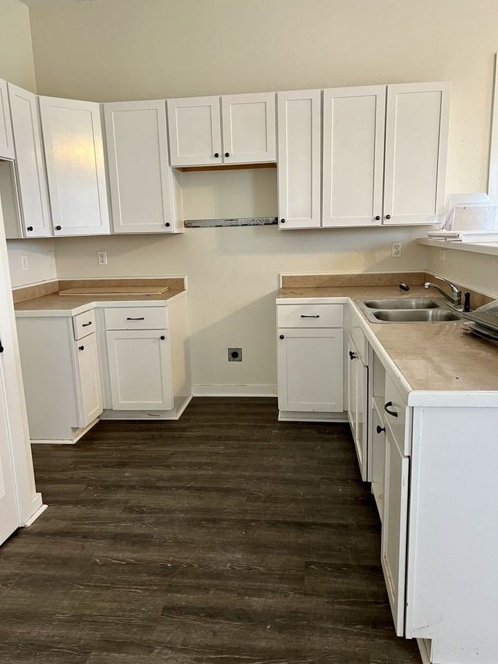 2400 Mazant St - Photo 3 of 3