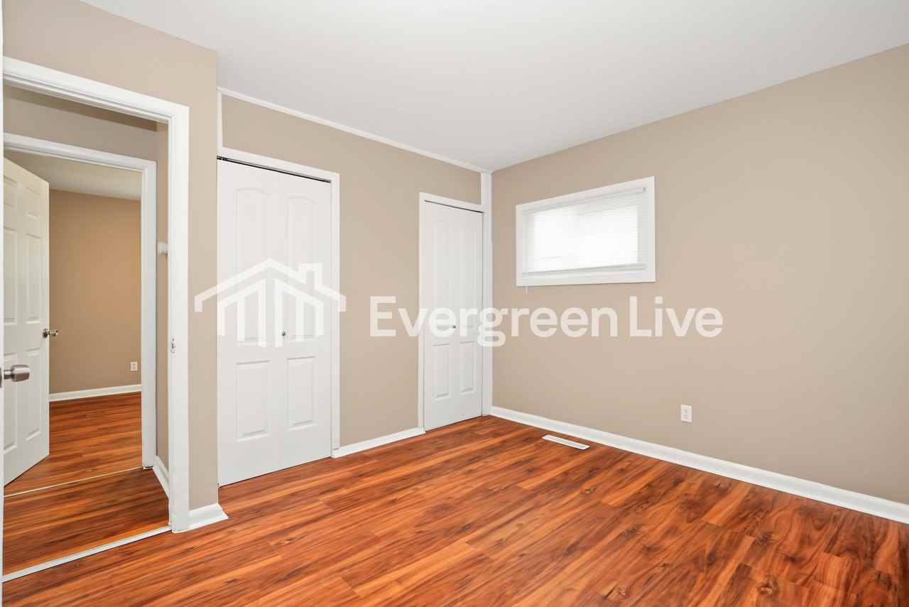 2417 Dawnlight Ave - Photo 2 of 15