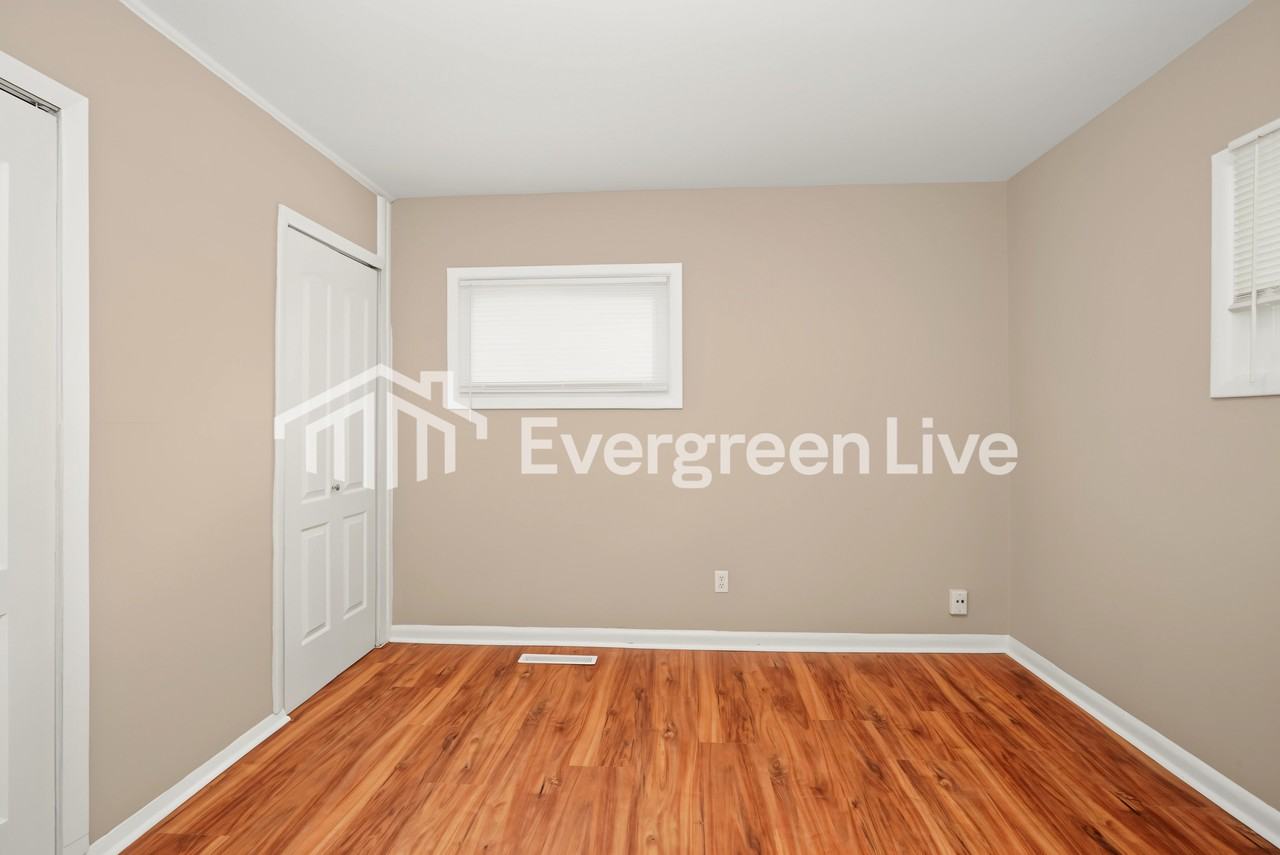 2417 Dawnlight Ave - Photo 3 of 15