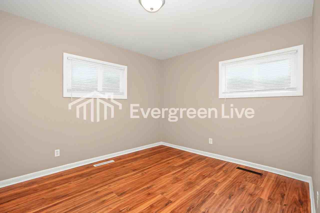 2417 Dawnlight Ave - Photo 4 of 15