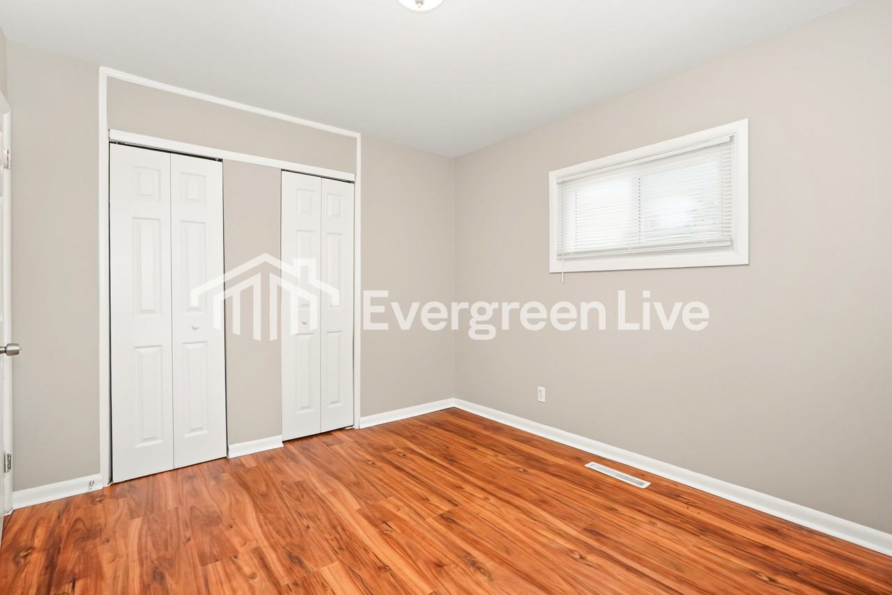 2417 Dawnlight Ave - Photo 5 of 15