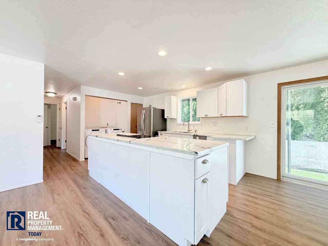 9518 Wheeler Ave - Photo 3 of 20