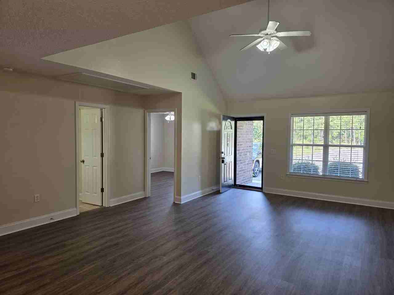 130 Lakeview Commons Dr - Photo 3 of 15