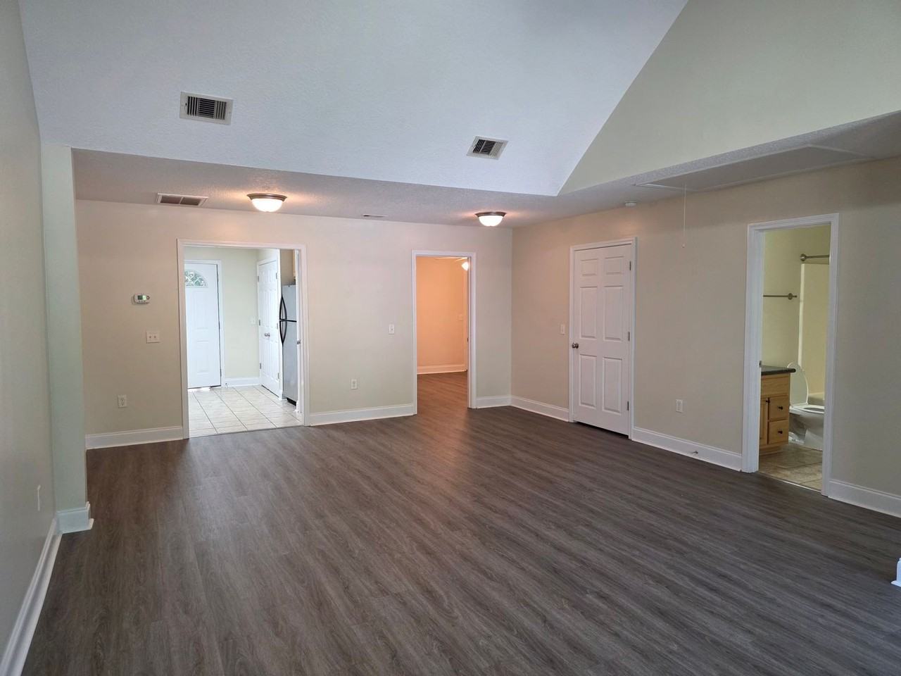 130 Lakeview Commons Dr - Photo 4 of 15