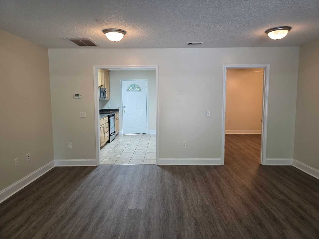 130 Lakeview Commons Dr - Photo 5 of 15