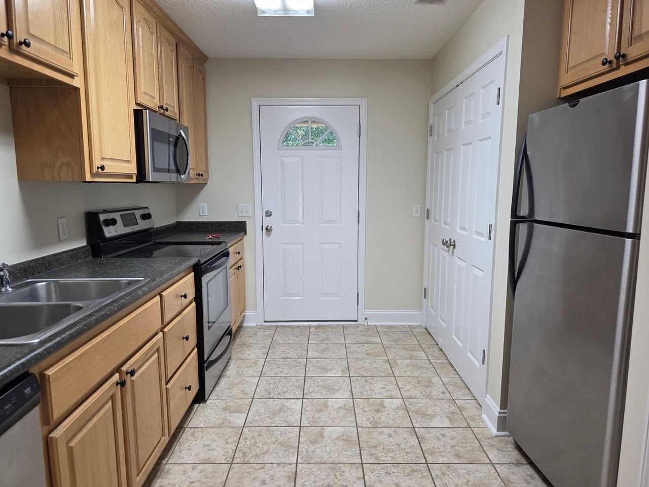 130 Lakeview Commons Dr - Photo 6 of 15