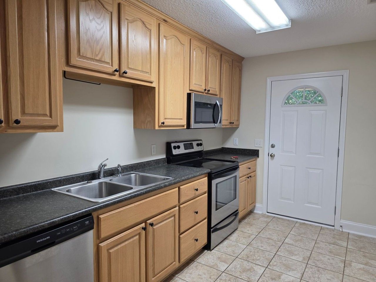130 Lakeview Commons Dr - Photo 7 of 15