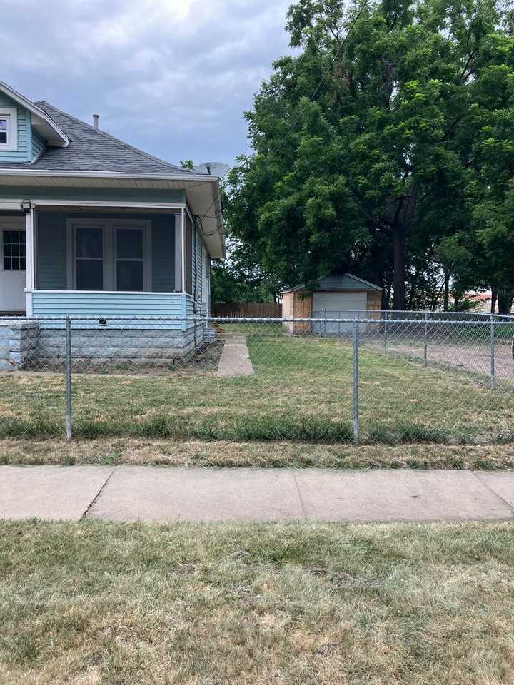 507 W 27th St - Photo 2 of 15
