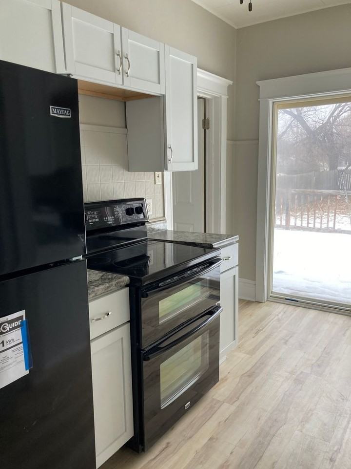 507 W 27th St - Photo 4 of 15