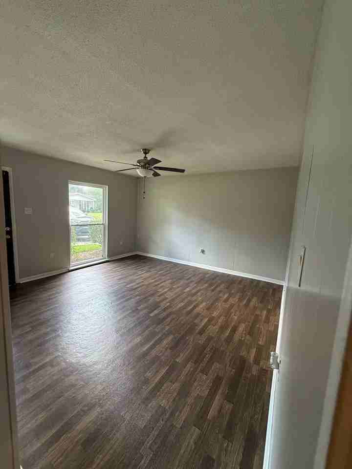 320 W Whatley St - Photo 3 of 10