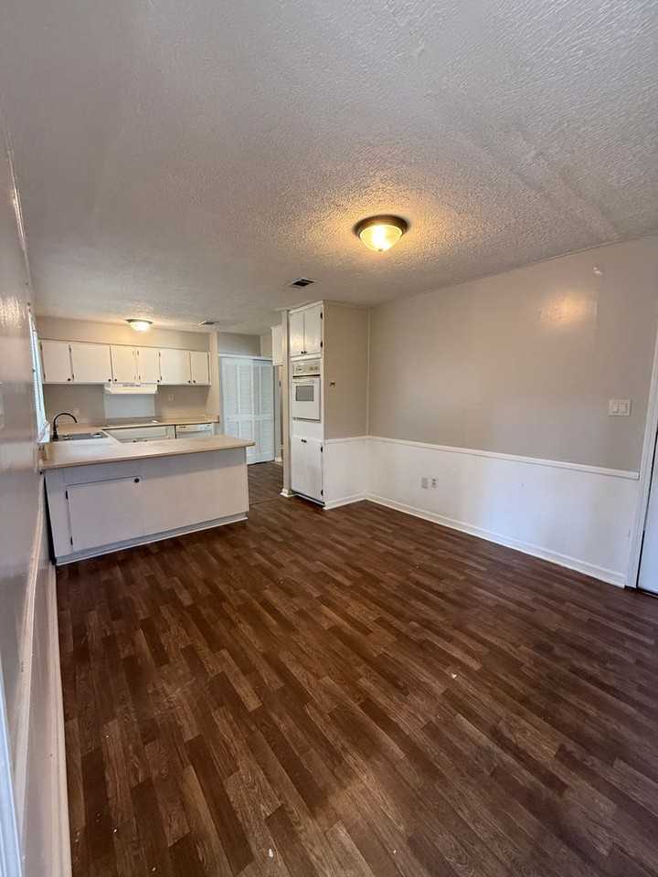 320 W Whatley St - Photo 7 of 10