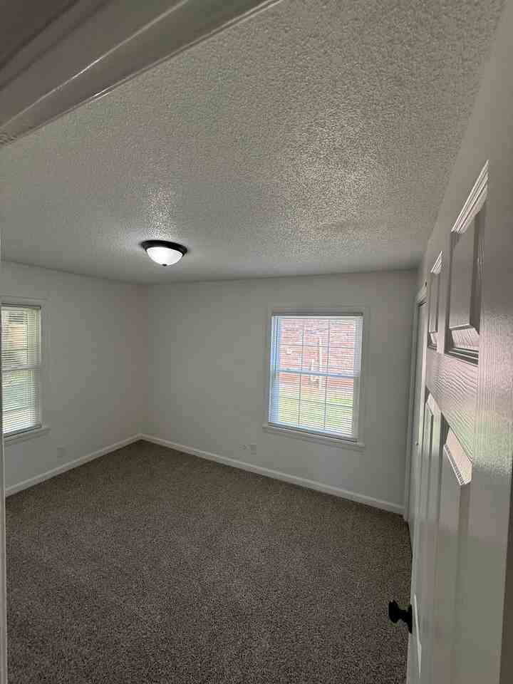 322 W Whatley St - Photo 2 of 9
