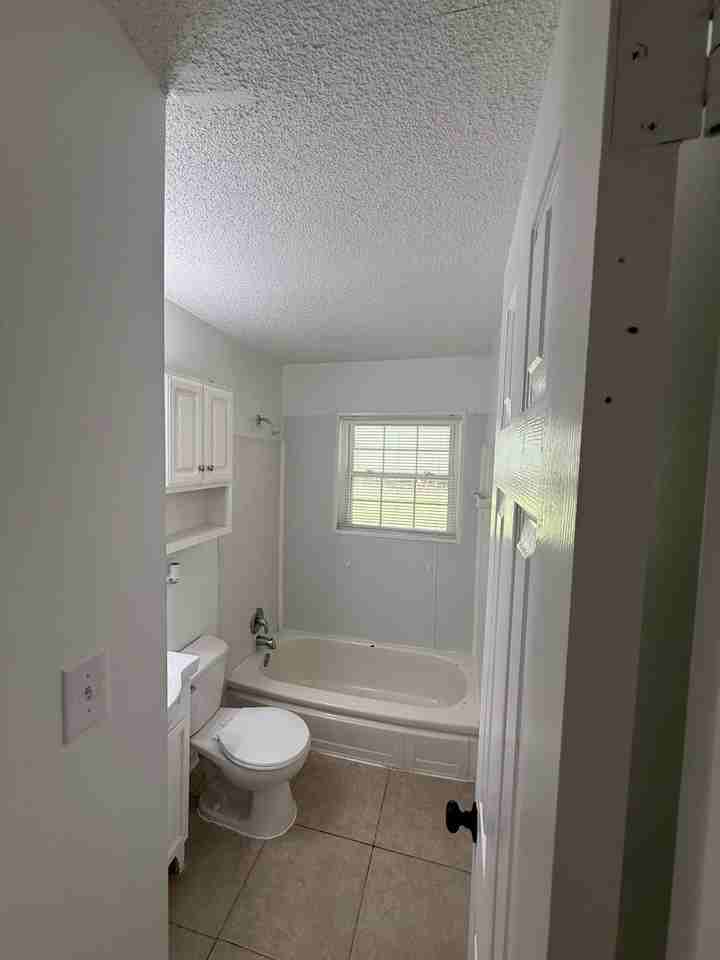 322 W Whatley St - Photo 3 of 9