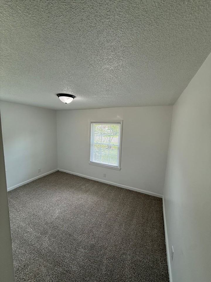322 W Whatley St - Photo 4 of 9