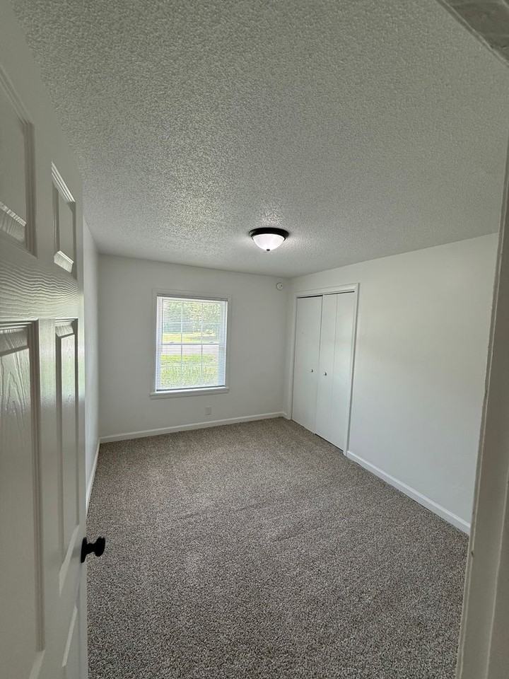 322 W Whatley St - Photo 5 of 9