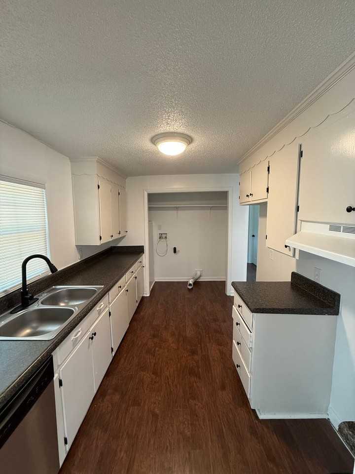 322 W Whatley St - Photo 6 of 9