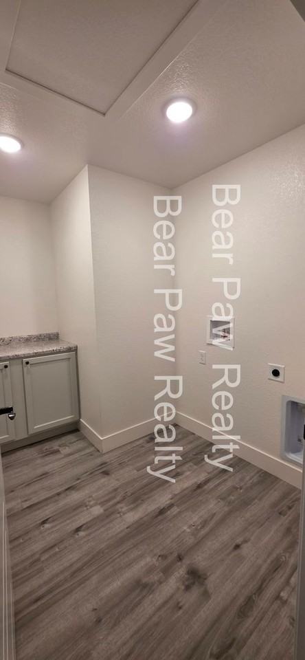 2918 Cribbon Ave - Photo 3 of 11