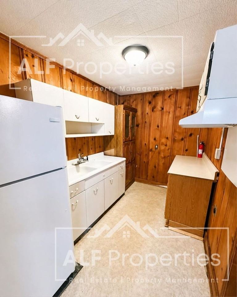 2435 Westover Dr - Photo 4 of 15