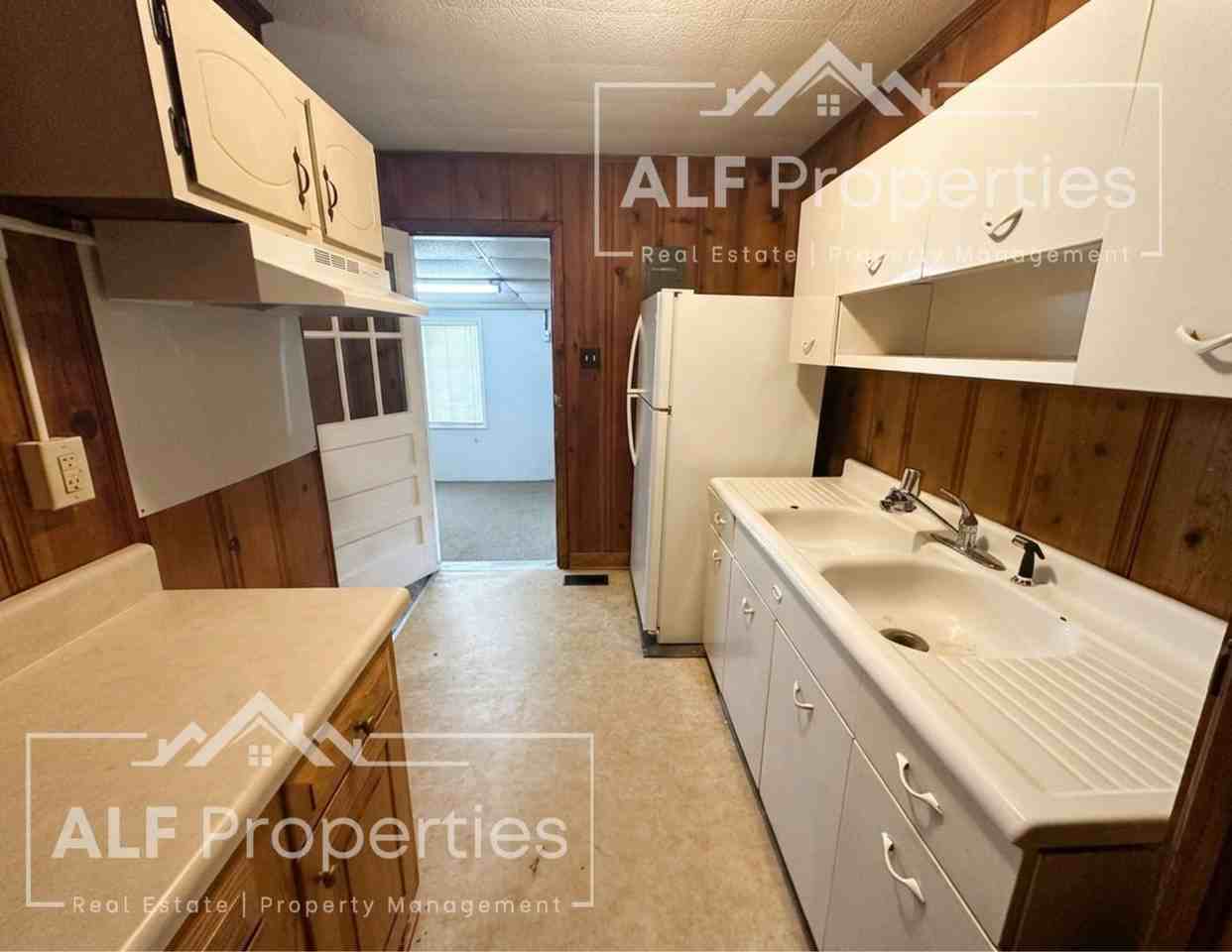 2435 Westover Dr - Photo 5 of 15