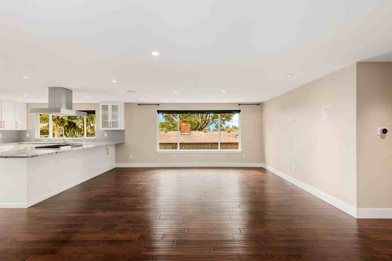 11205 Ne 94th St - Photo 3 of 18