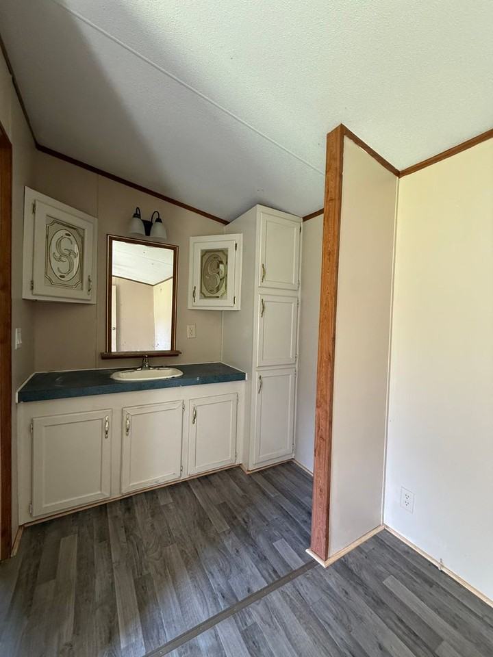90 Arrowood Rd - Photo 5 of 9
