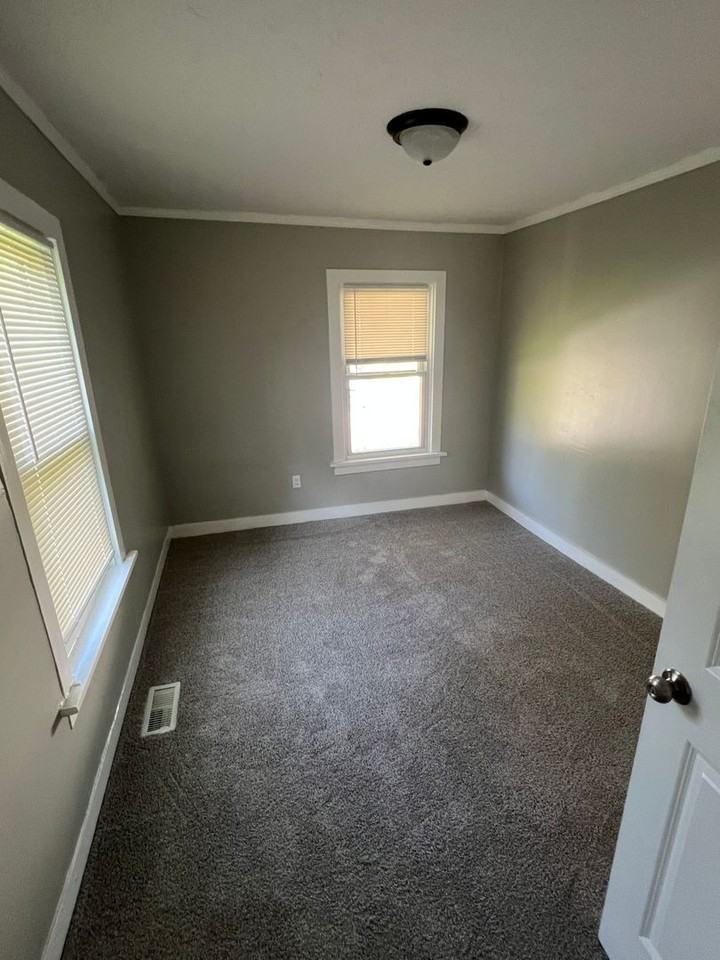 8 S Sunrise Ave - Photo 4 of 9