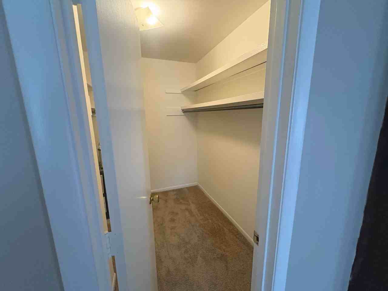 2134 2134 Fairfax D3 Villager - Photo 2 of 9