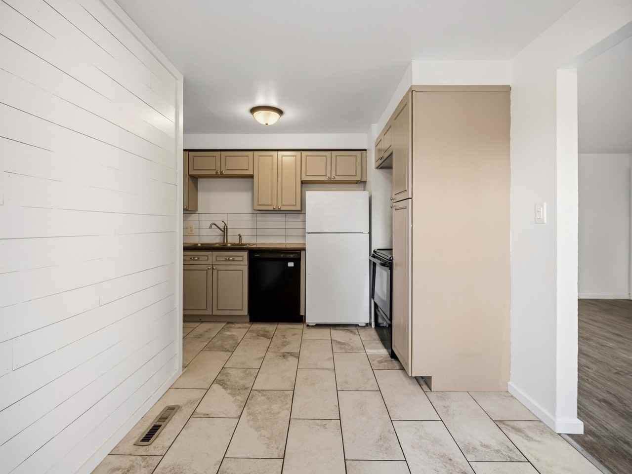 6011 N Braeburn Dr - Photo 3 of 48