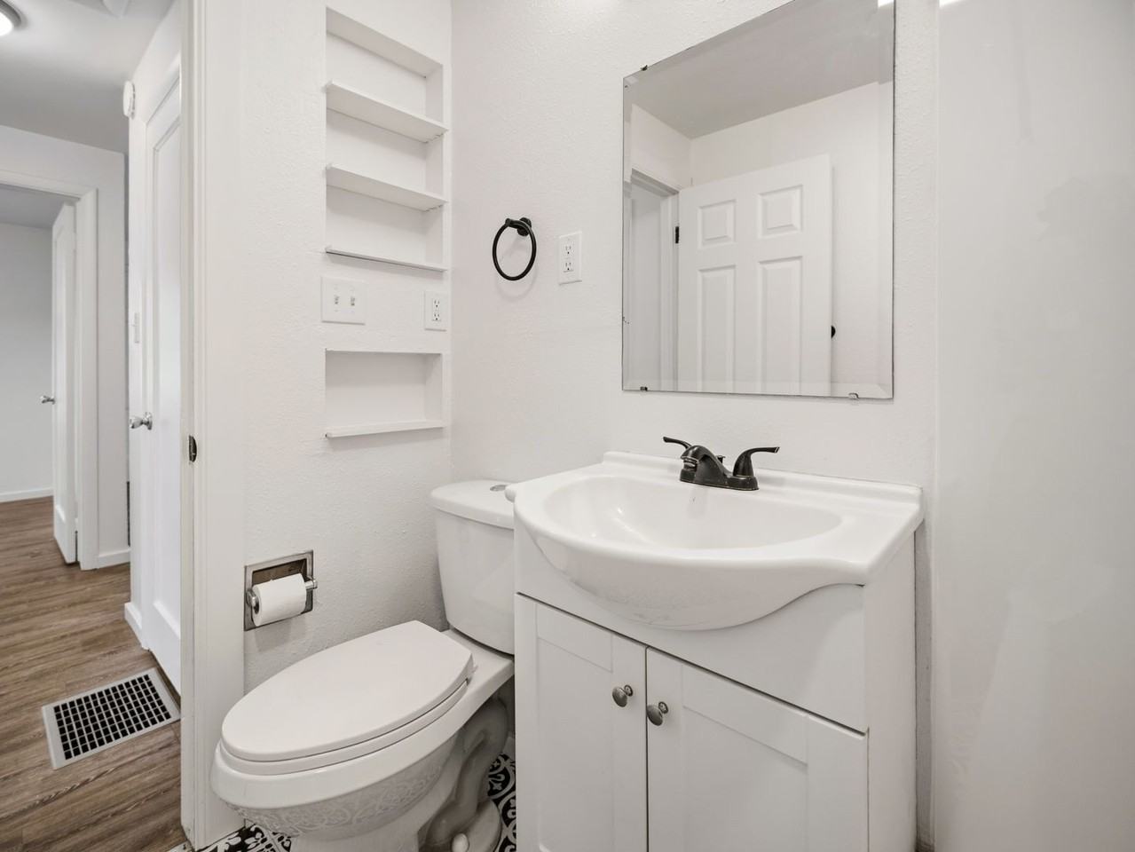 6011 N Braeburn Dr - Photo 7 of 48