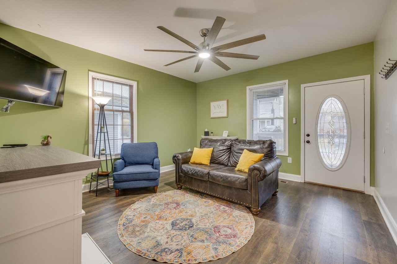 216 3rd St - Photo 5 of 34