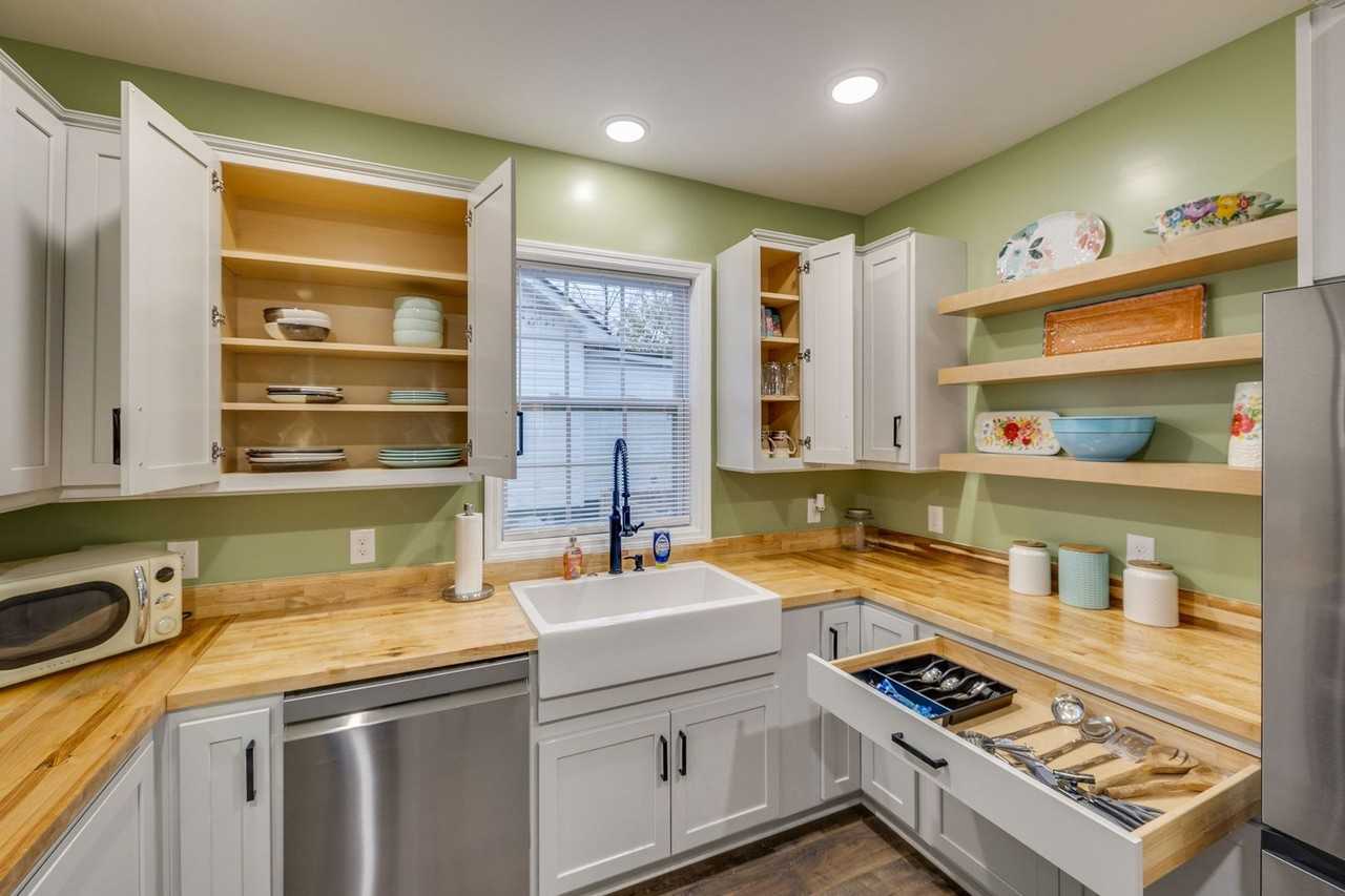 216 3rd St - Photo 3 of 34