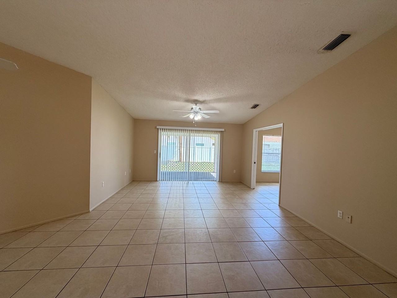 2423 Pinehurst St - Photo 3 of 16