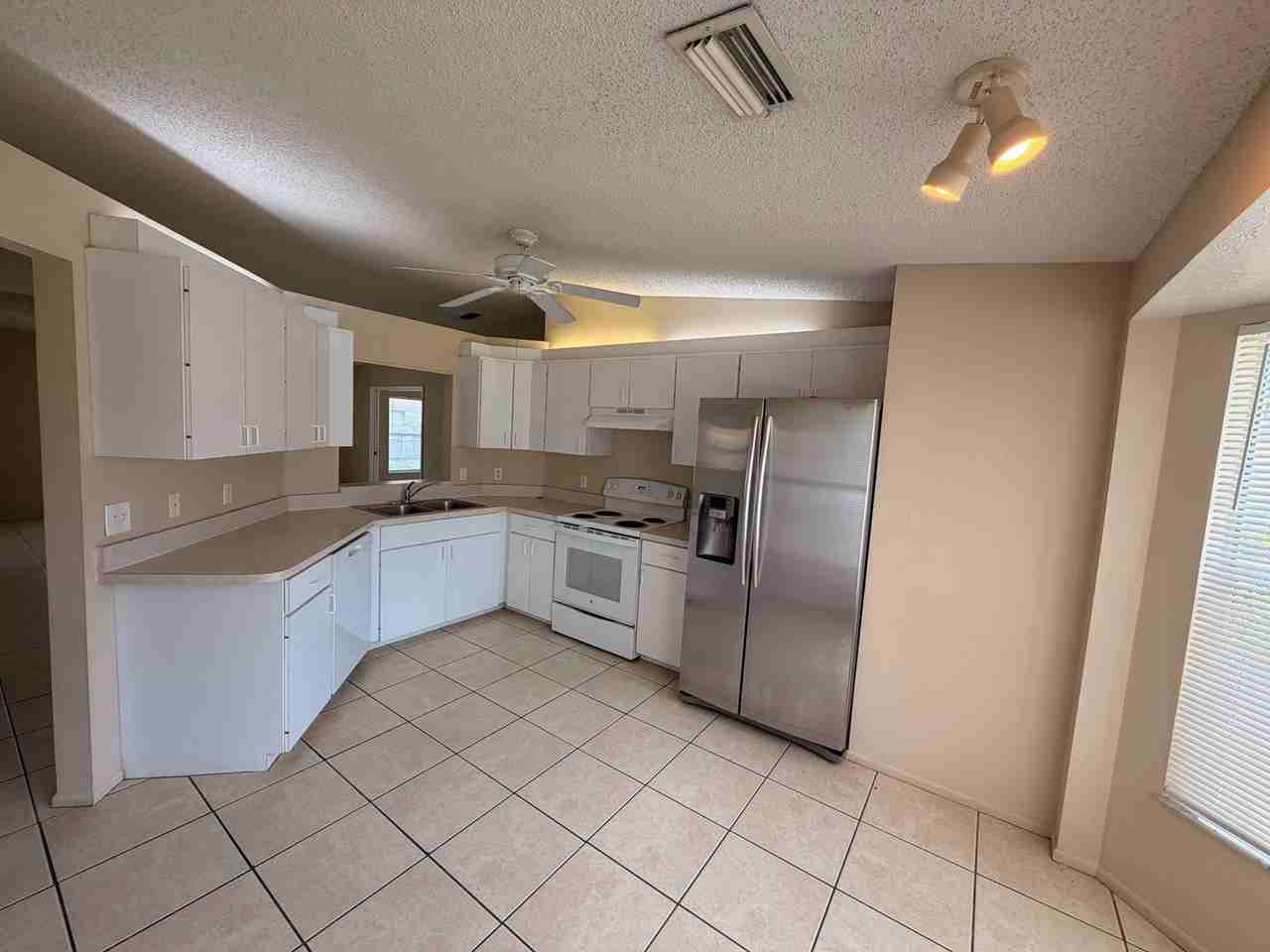 2423 Pinehurst St - Photo 5 of 16