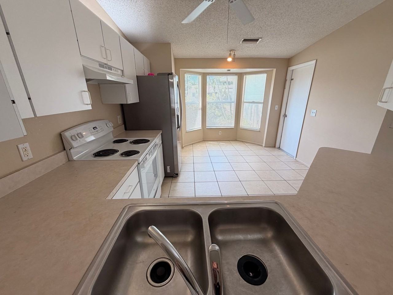 2423 Pinehurst St - Photo 7 of 16