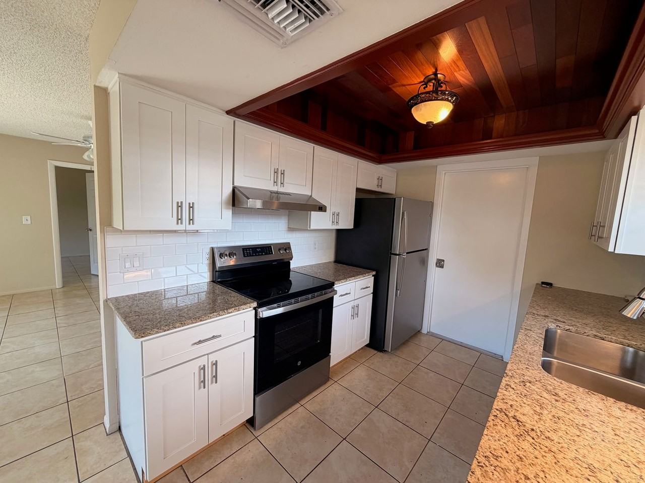 2128 Hively St - Photo 6 of 17