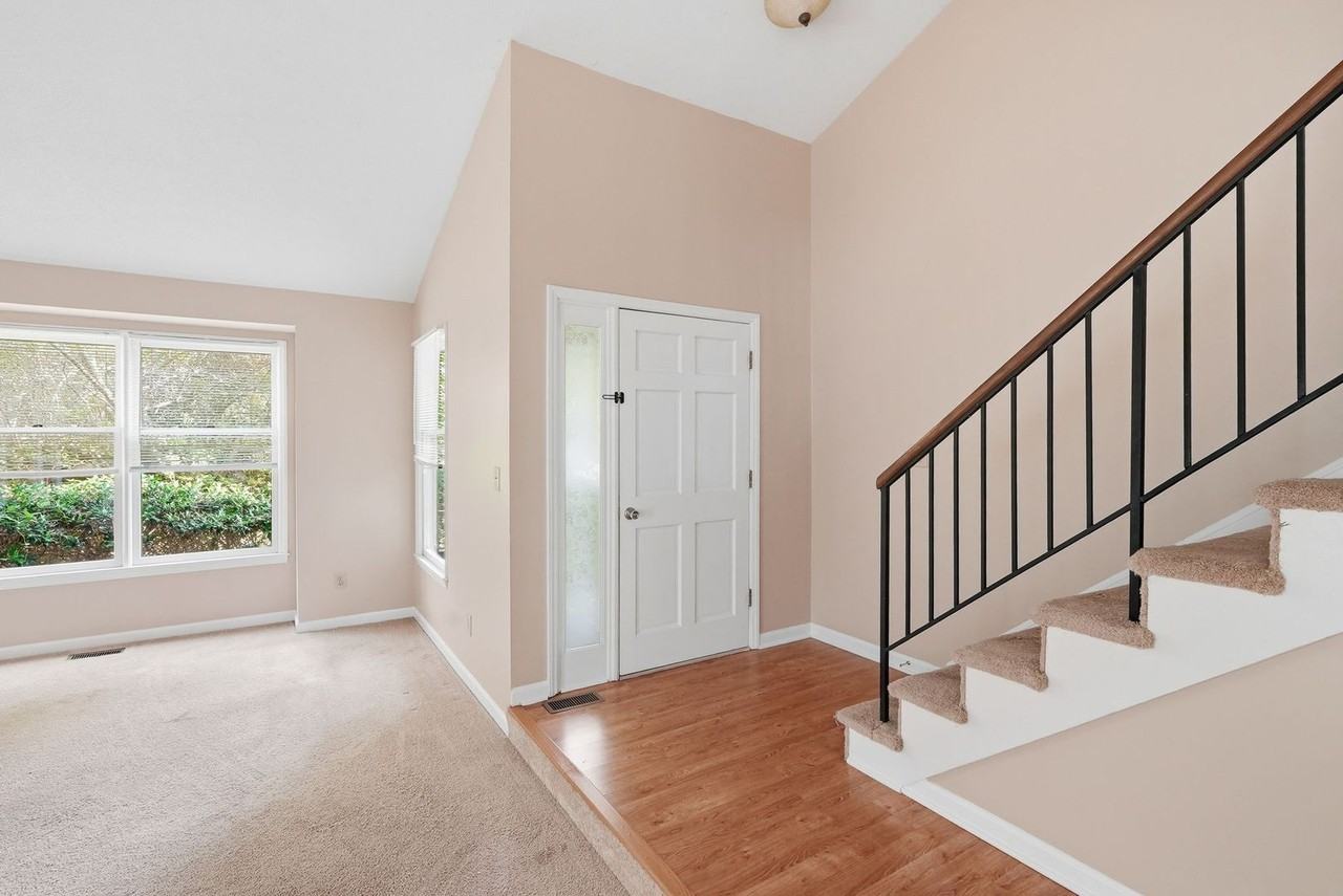 10 Clover Dr - Photo 4 of 45
