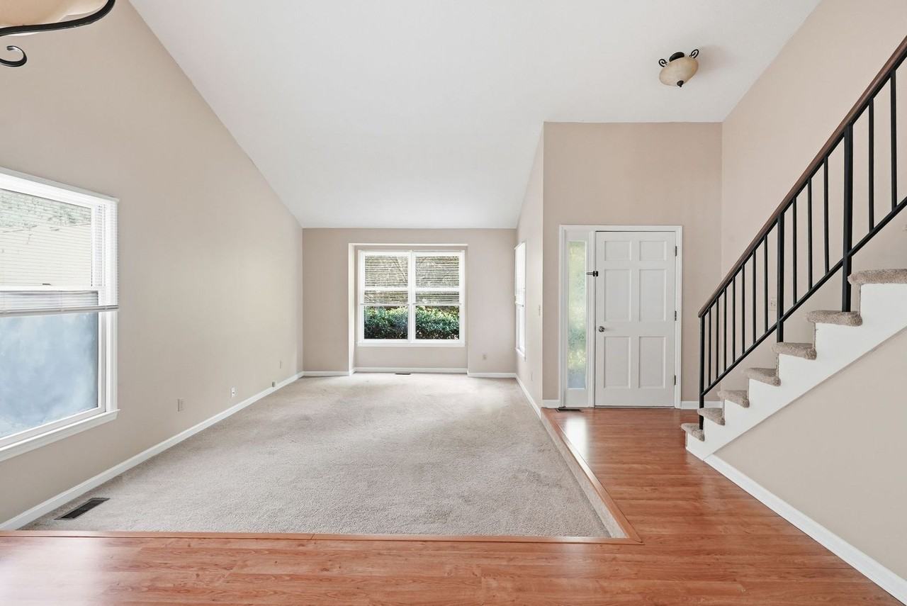 10 Clover Dr - Photo 5 of 45