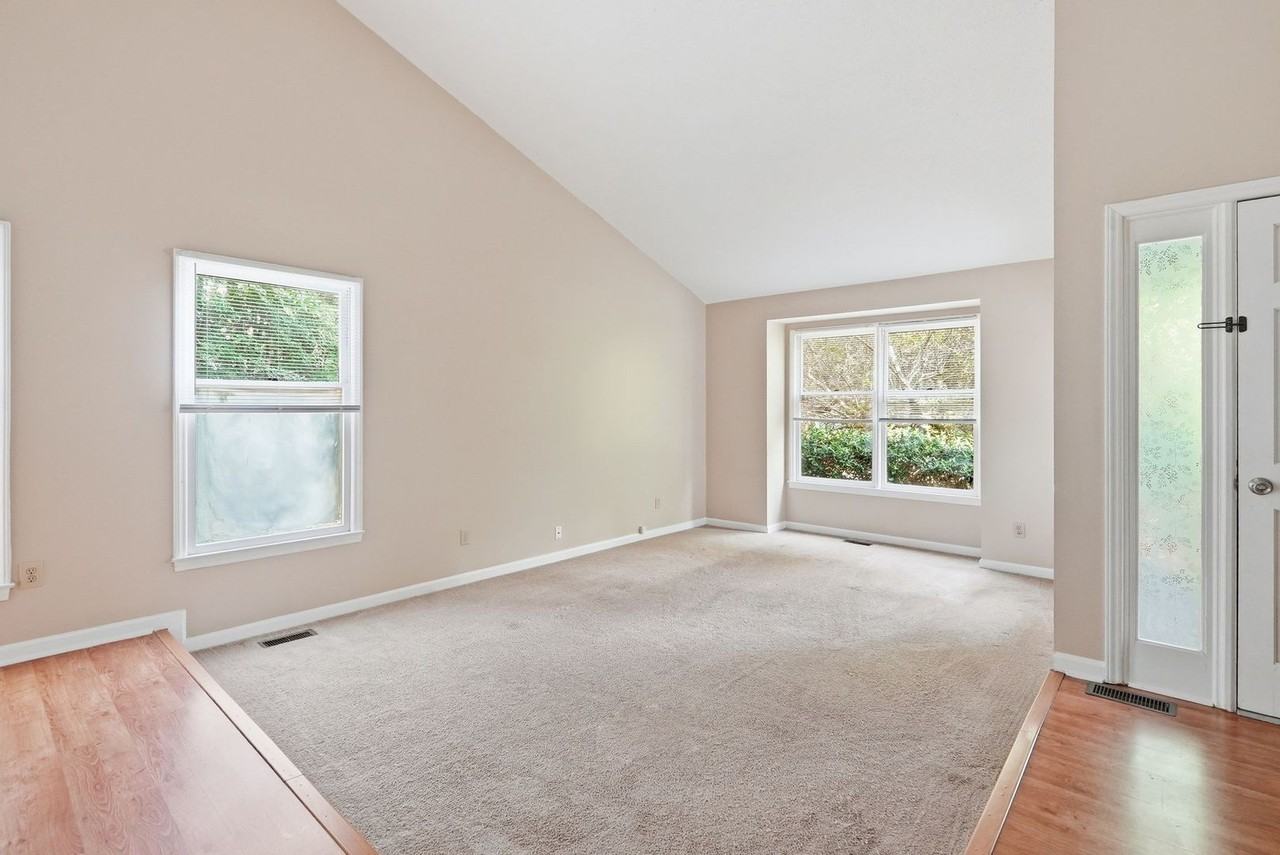 10 Clover Dr - Photo 6 of 45
