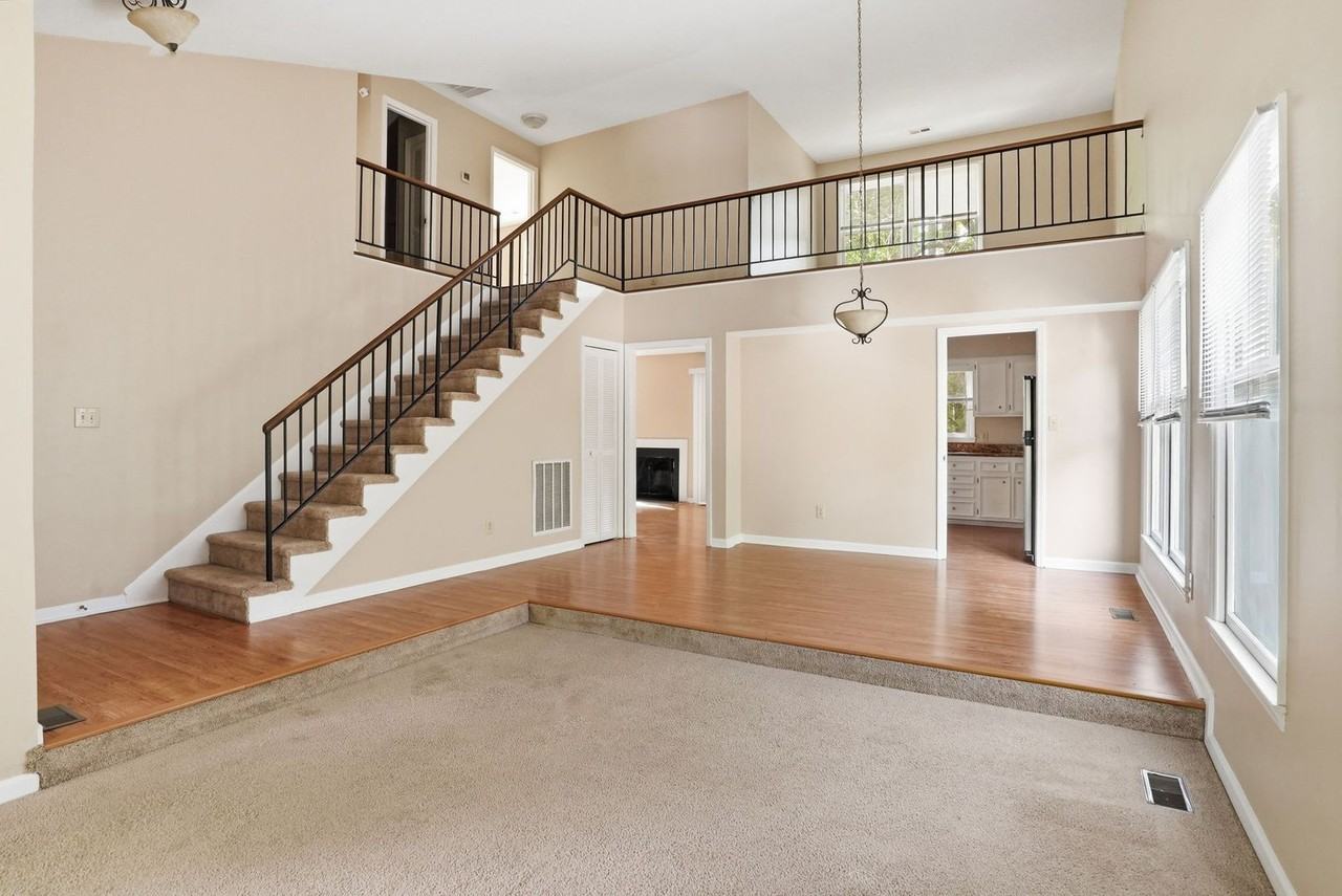 10 Clover Dr - Photo 7 of 45