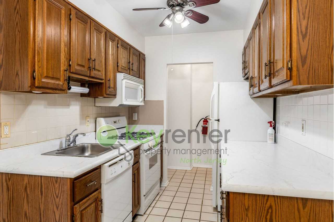 456 River Rd Apt A - Photo 2 of 19