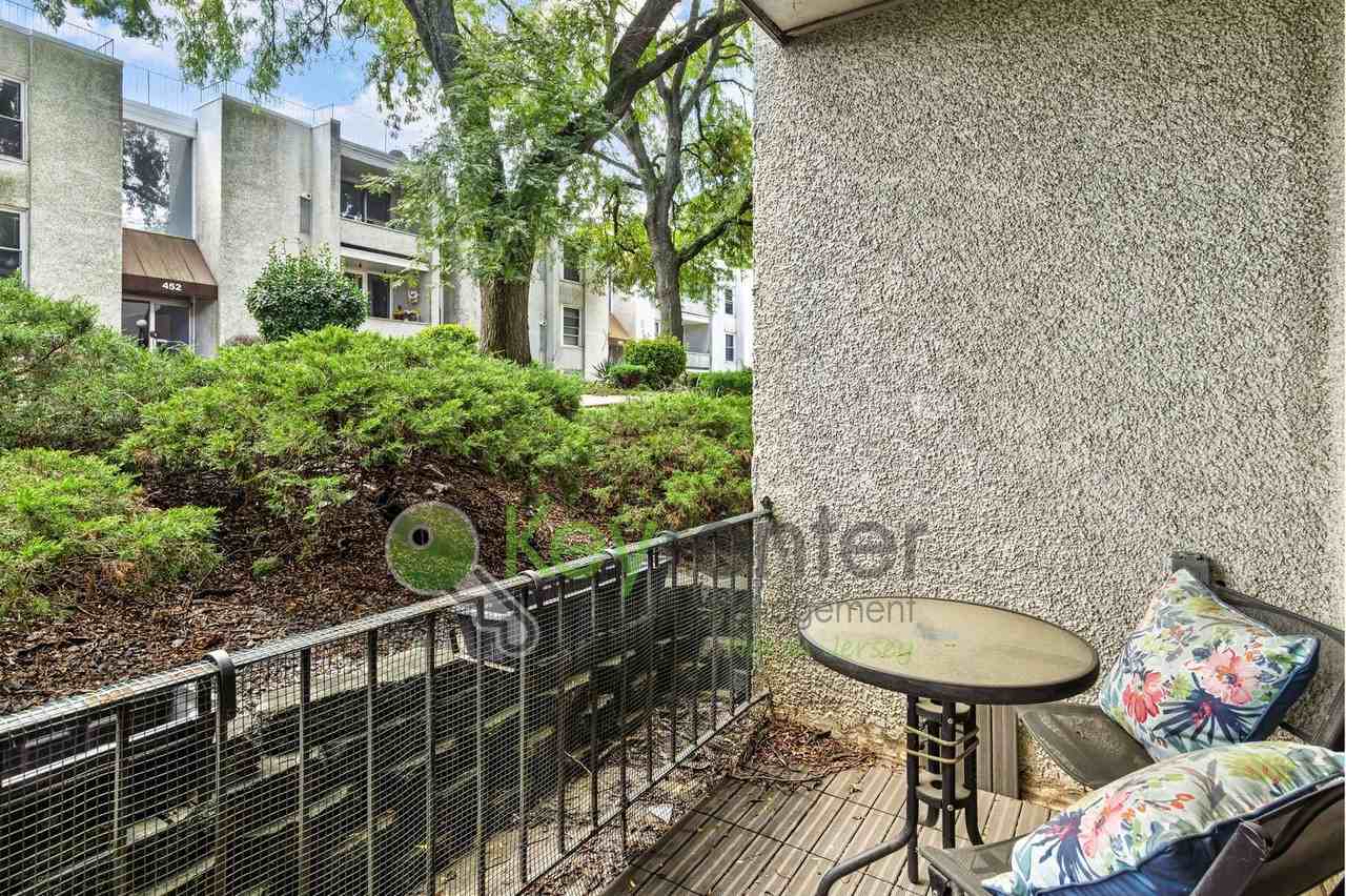 456 River Rd Apt A - Photo 4 of 19