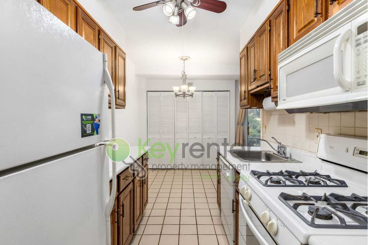 456 River Rd Apt A - Photo 7 of 19