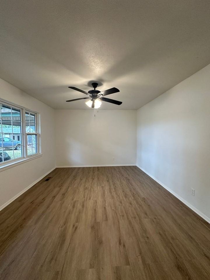 6 Raleigh Cir - Photo 3 of 30