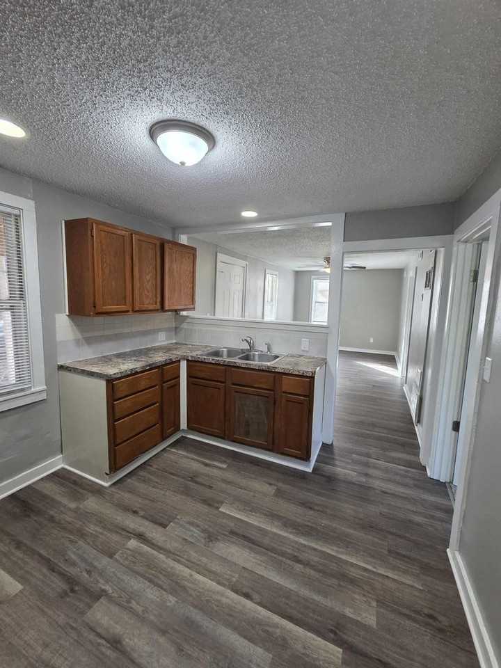1428 S Saint Francis St - Photo 2 of 14