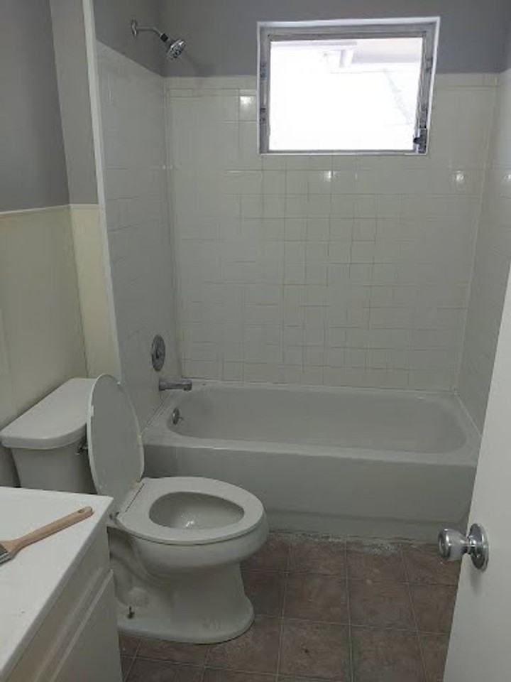 2240 S Bonn Ave - Photo 4 of 22